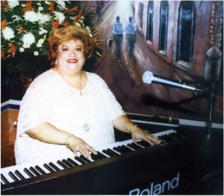 Aqui con mi segundo piano eléctrico "Rolando"